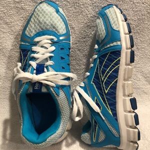 Reebok women’s size 9 WIDE sneaker